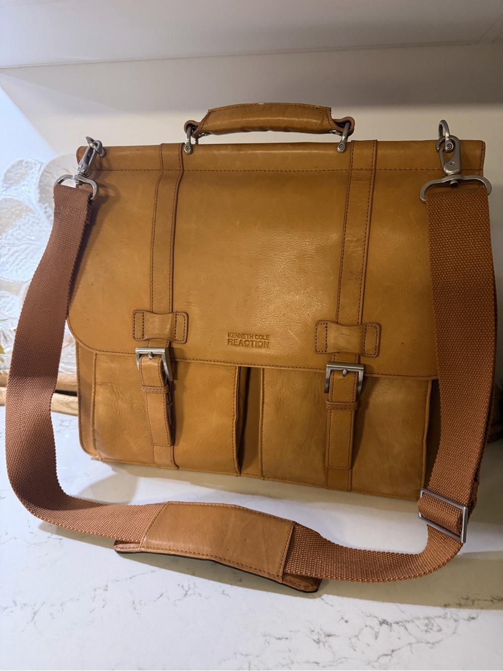 Kenneth Cole Reaction Tan Leather Laptop Messenger Bag